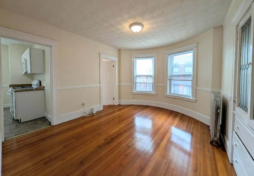 Building Photo - 14 Sanborn Ave