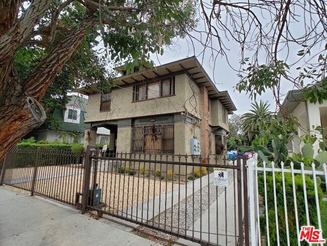 Building Photo - 2108 Oak St