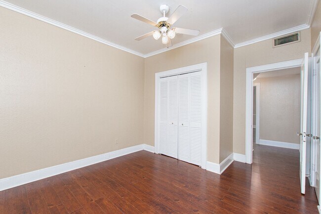 Building Photo - Spacious 4 Bed / 2 Bath Home with Garage & Fenced Backyard in Central Temple