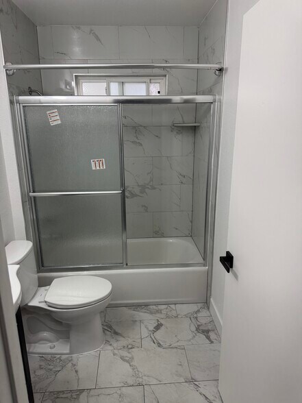 Building Photo - 583 W 16th St