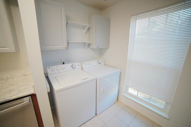 Building Photo - 8609 Kingston Ct