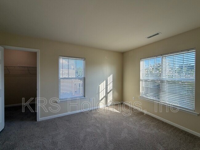 Building Photo - 13 Hampshire Glen Pkwy