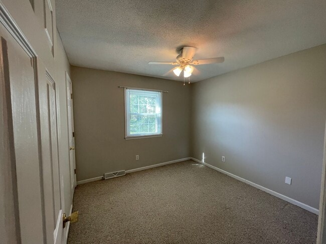 Building Photo - Updated 4 bedroom 3 bathroom home in Castle Hayne!