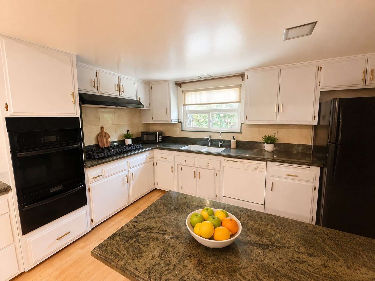 Shared kitchen - 4360 Watkins Dr