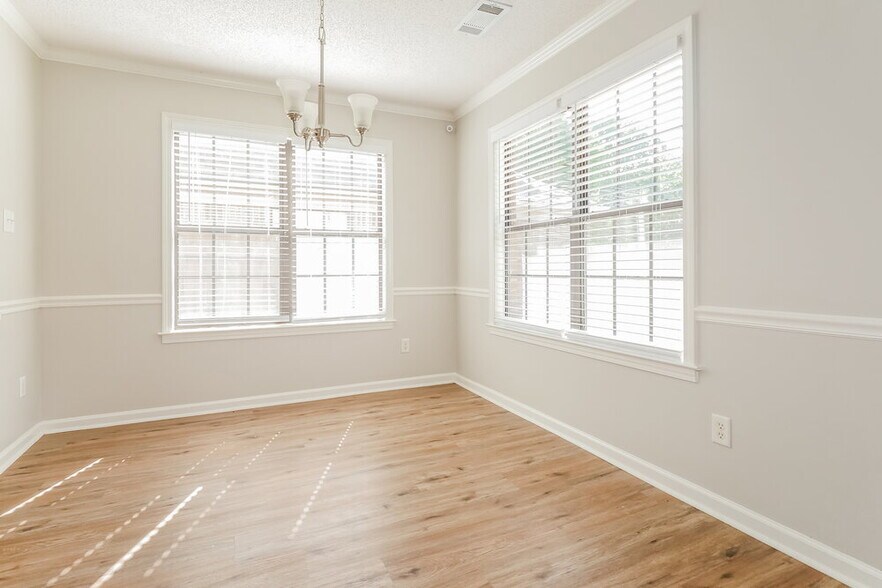 Building Photo - 7896 Jills Creek Dr