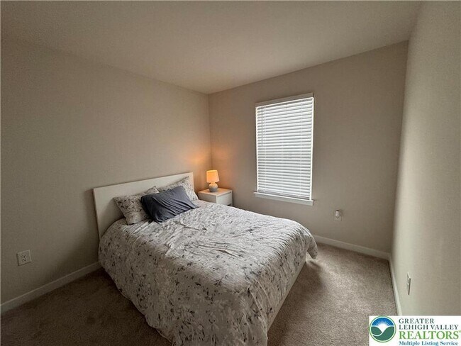 Building Photo - 7505 Clayton Ave