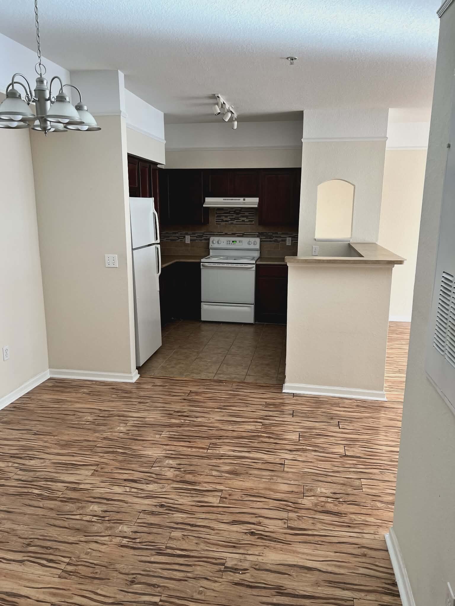 Building Photo - 2801 Chancellorsville Dr