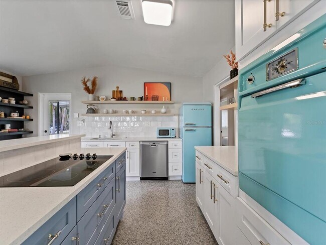 Building Photo - 600 Lakeshore Blvd