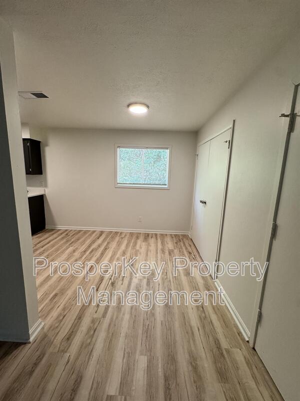 Building Photo - 5217 Dana Dr