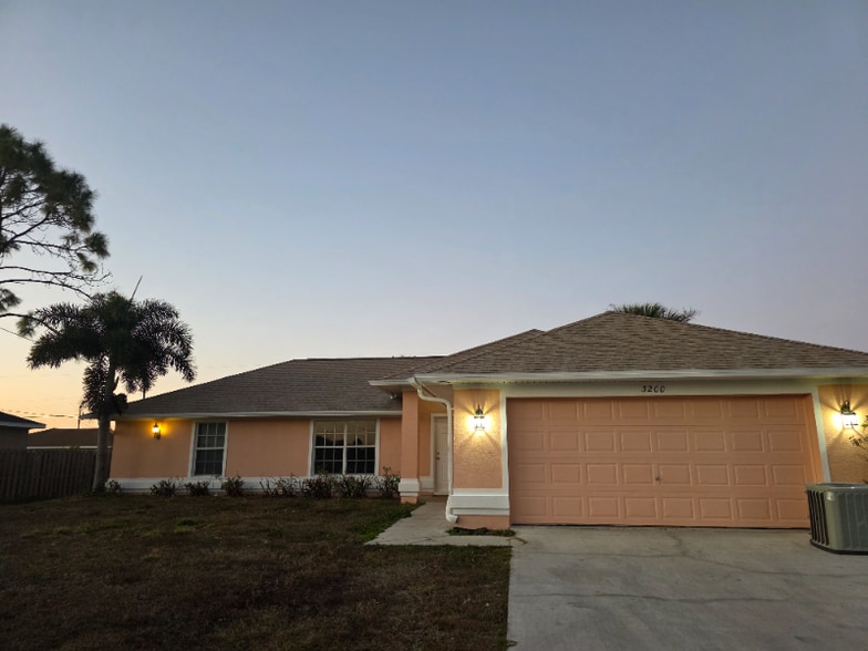 Building Photo - 3200 36th St SW