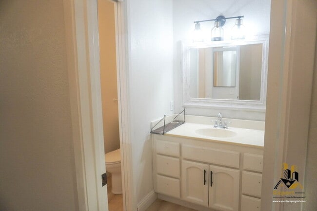 Building Photo - 3605 Larchmont Square Ln