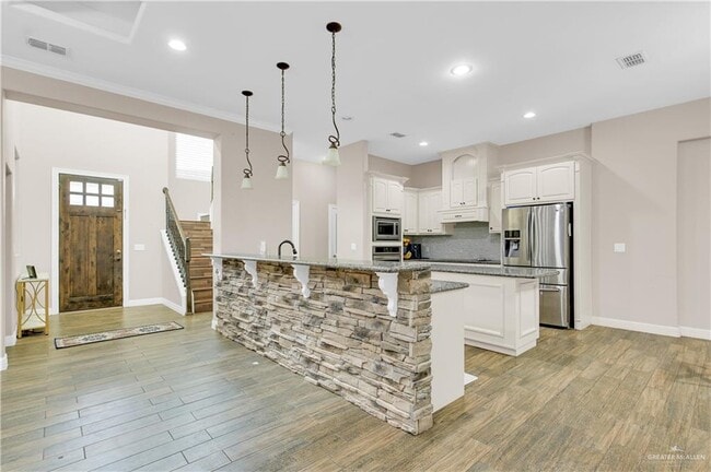 Building Photo - 33 Colvin Ave