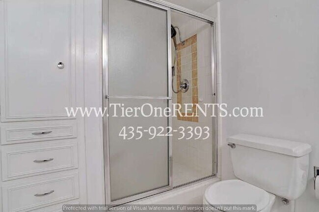 Building Photo - This property offers a NO DEPOSIT option available for qualified renters