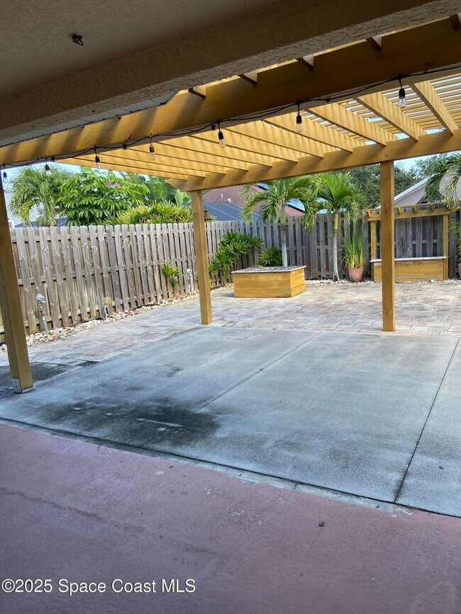 Building Photo - 1847 Abbeyridge Dr