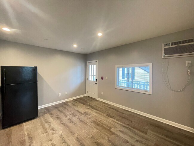 Building Photo - 374 Amory St