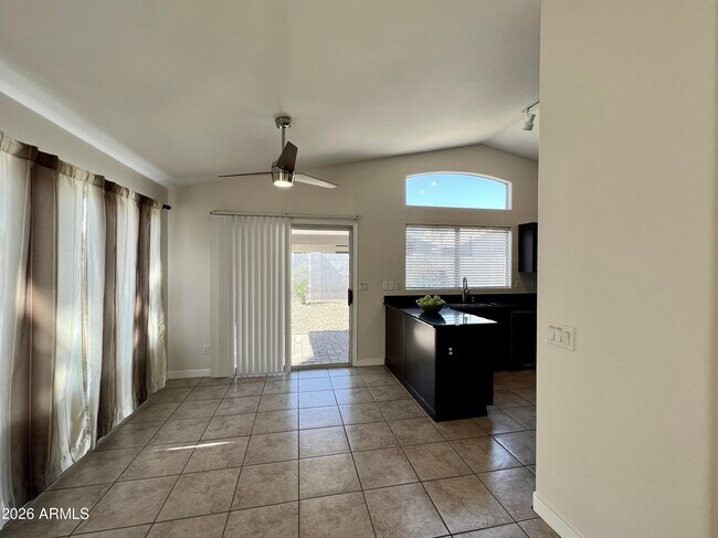 Building Photo - 4050 E Coolbrook Ave