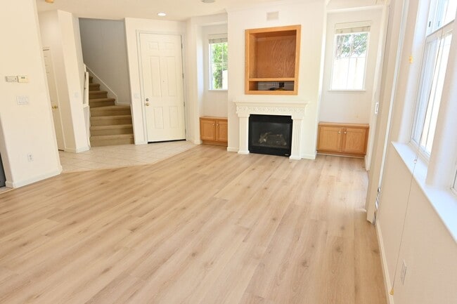 Building Photo - 6391 Sussex Ct