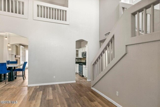 Building Photo - 12391 Paseo Nuevo Dr