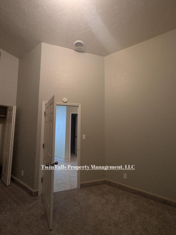 Building Photo - 917 Main St