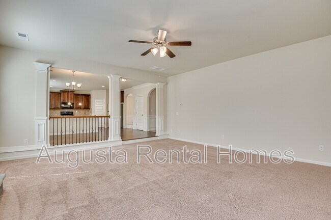 Building Photo - 5014 Vine Ln