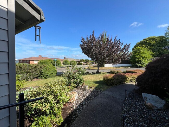 Building Photo - Stunning 4 Bedroom 2.5 Bath with Peek-a-Boo View of Puget Sound
