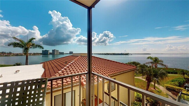 Building Photo - 6218 Palma Del Mar Blvd S