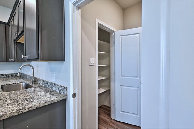 Building Photo - 11552 Persimmon St