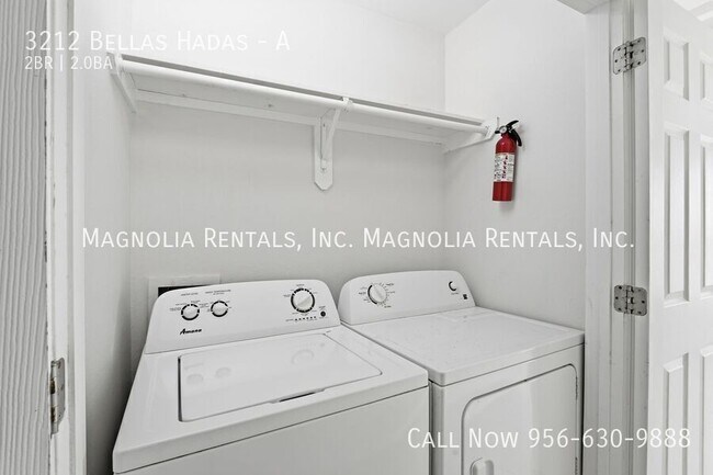 Building Photo - 3212 Bellas Hadas St
