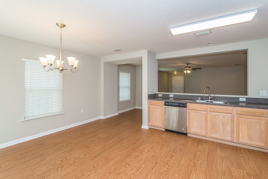 Building Photo - 1071 Collinswood Dr W