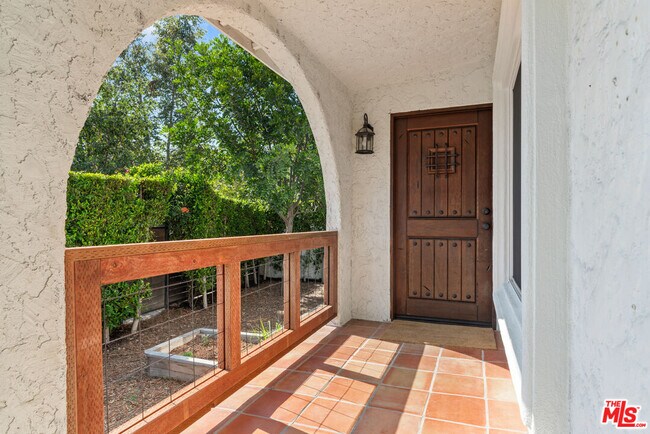 Building Photo - 4031 Edenhurst Ave