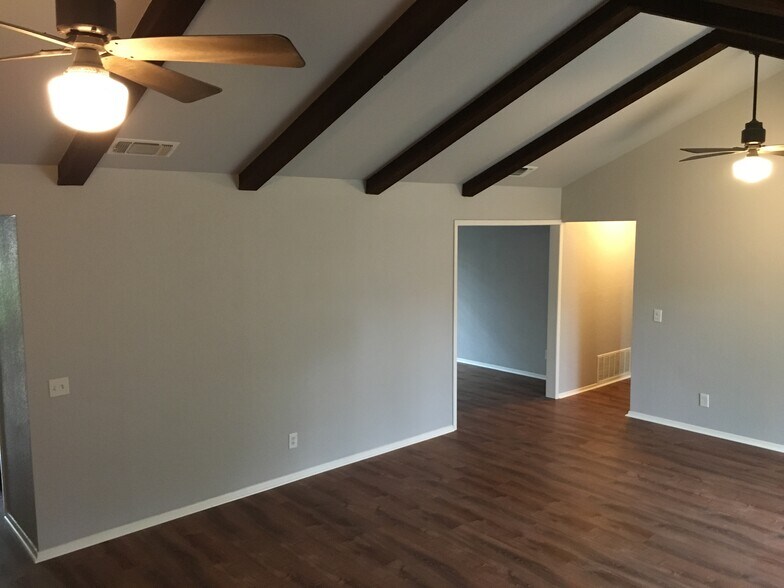 Building Photo - 2400 Dijon Dr