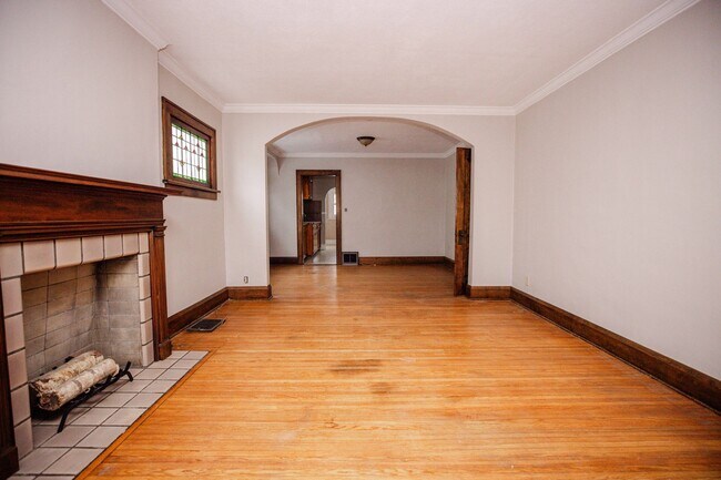 Building Photo - Beautiful two bedroom home with bonus room, fenced in back yard, garage, and full basement!