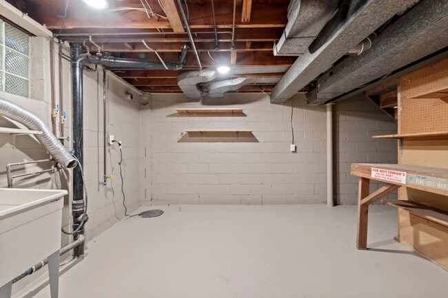 Building Photo - READY NOW! Fully RENOVATED 4 bedroom on a CUL-DE-SAC in MONROEVILLE!