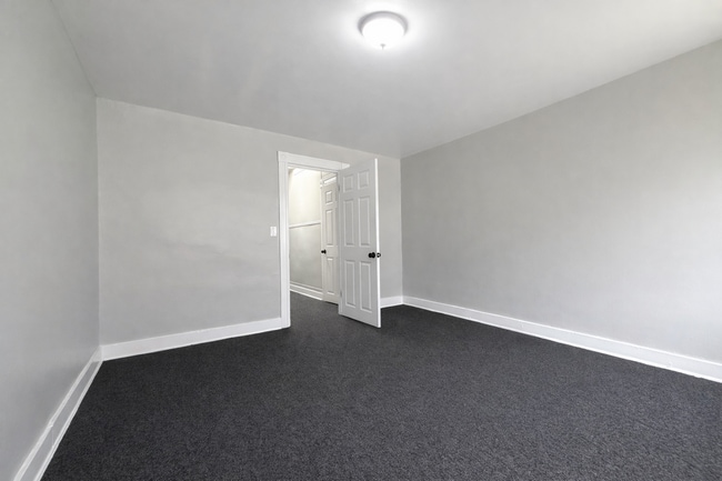 Building Photo - 514 N Curley St
