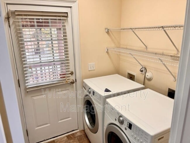 Building Photo - 121 Orianna Dr