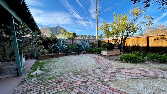 Building Photo - Classic San Luis 3 Bedroom 2 Bath House in Ferrini Heights
