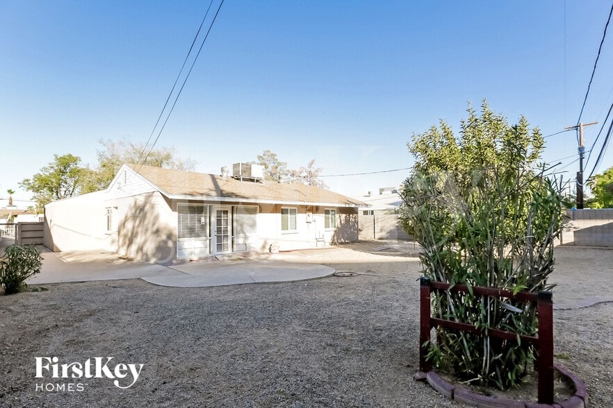 Building Photo - 5015 N 20th Ave