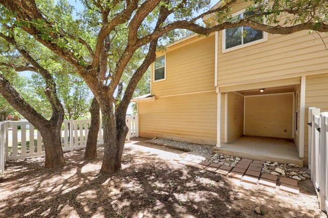 Building Photo - 1818 Lost Maples Loop