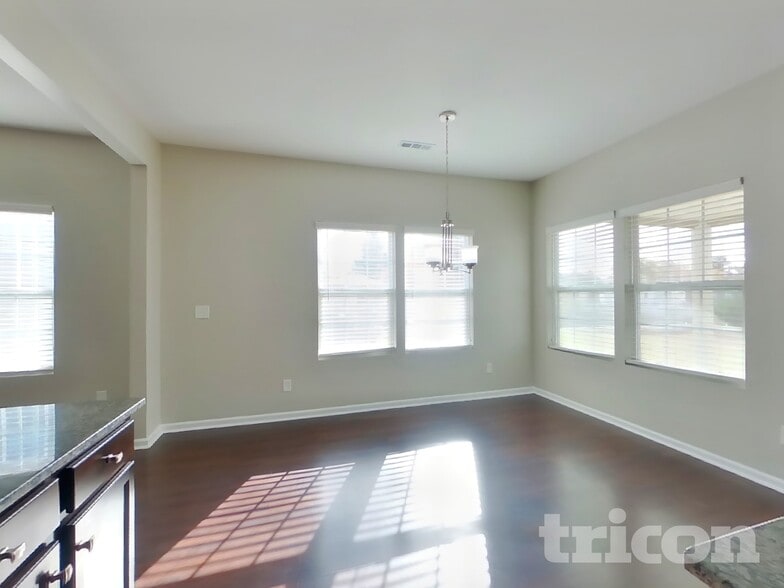 Building Photo - 3301 Pikes Peak Dr