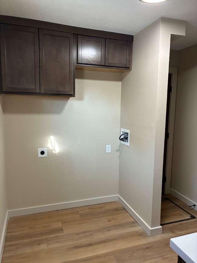 Building Photo - 910 Conant Ave