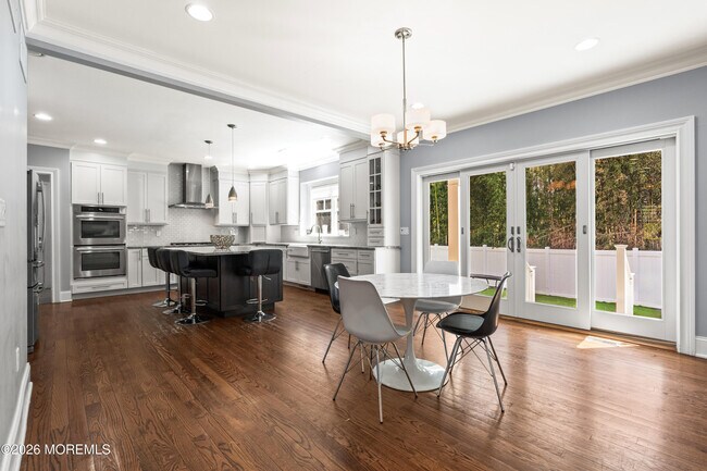 Building Photo - 558 Cedar Ave