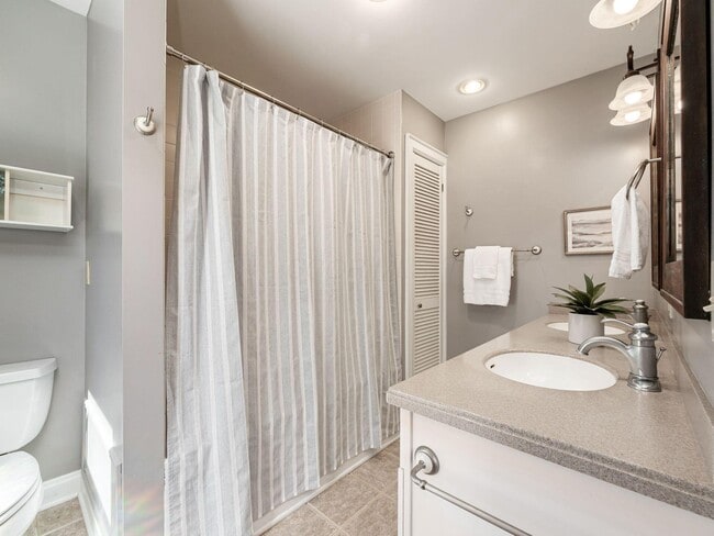 Building Photo - 781 Bruck St