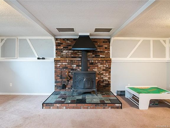 Building Photo - 7 Black Birch Rd