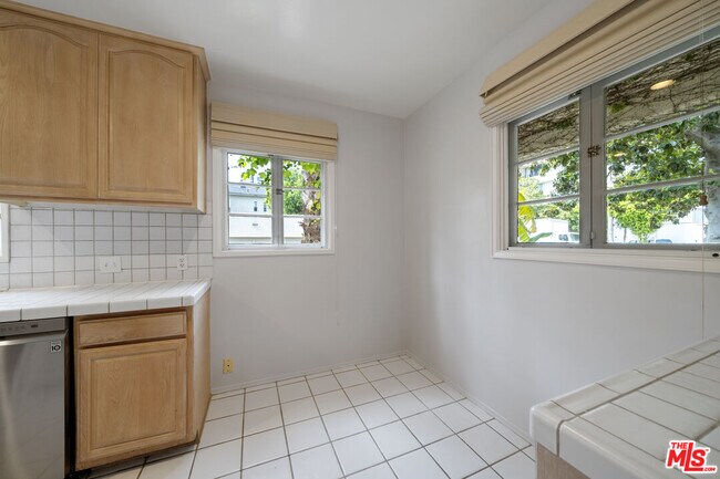 Building Photo - 10374 Ashton Ave