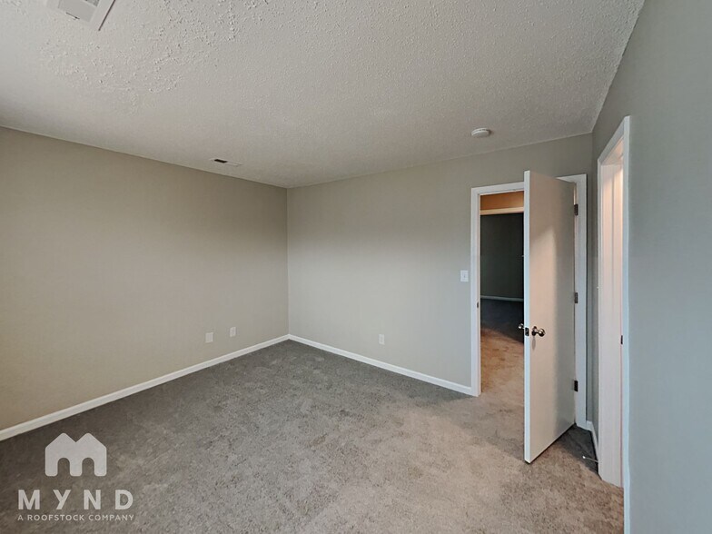 Building Photo - 11550 Stewarts Crossing Dr