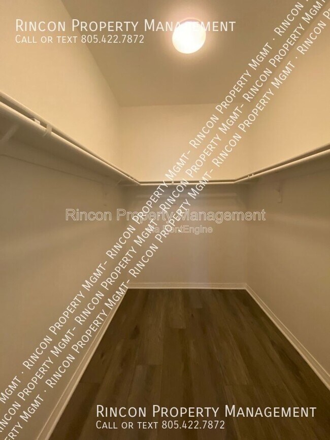 Building Photo - 3142 N Ventura Rd