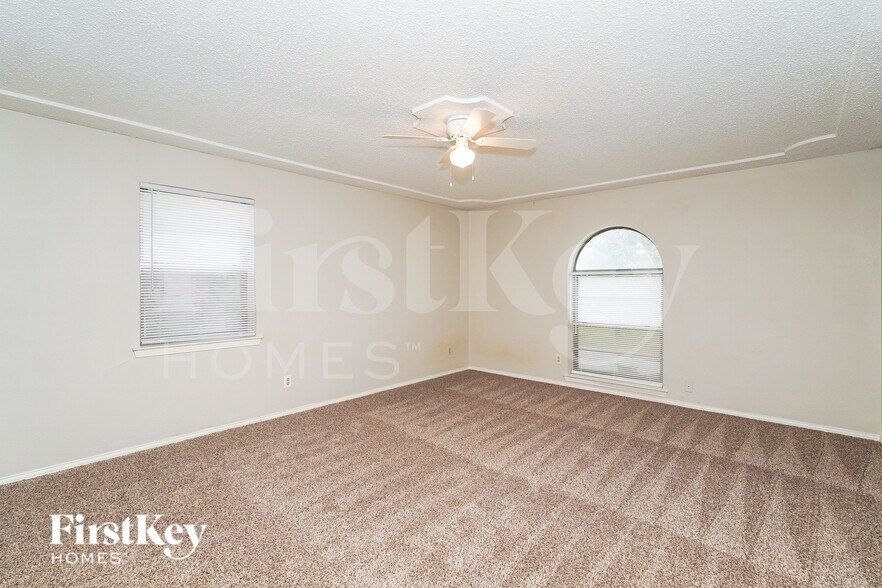 Building Photo - 3417 Willowcrest Dr