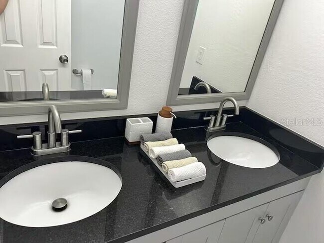 Building Photo - 2717 N Poinciana Blvd