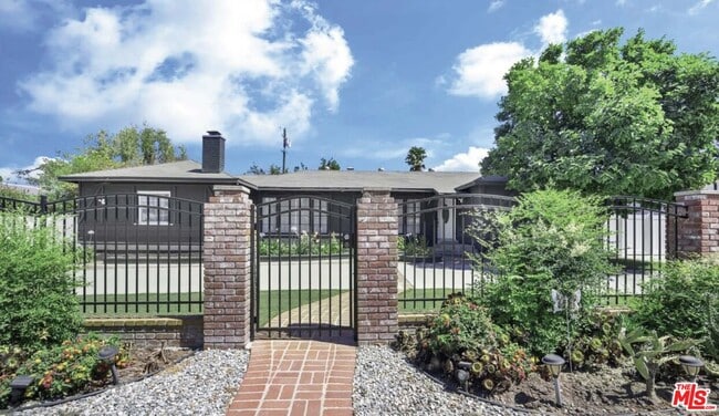 Primary Photo - 23046 Leonora Dr