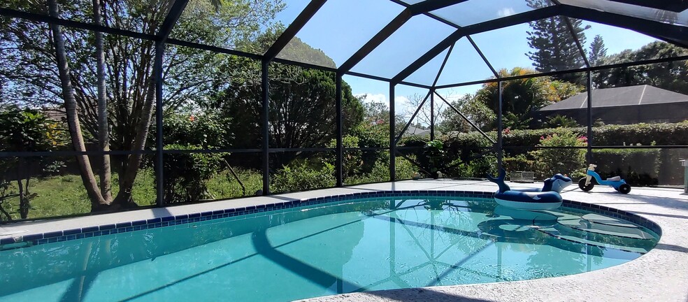 Building Photo - 1132 SE Oriental Ave